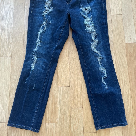Torrid Dark Wash Distressed Jeans Denim 18 - Picture 4 of 4